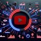 Grafisch modernes Titelbild mit rotem YouTube-Play-Button in der Mitte, umgeben von Neonlinien, Analyse-Kurven, Prozentzahlen, Watch-Time-Symbolen und energiegeladenen Creator-Szenen auf dunklem Hintergrund.