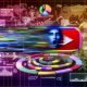 Modernes, farbenfrohes Editorial-Bild mit großem YouTube-Thumbnail, Datenströmen, Diagrammen und algorithmischen Signalen zur Darstellung der Anatomie eines viralen Videos.