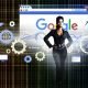 Illustration eines entschlossenen SEO-Profis vor großem Google-Suchergebnisscreen mit technischen Symbolen, Charts, Keyword-Wolken, Wachstumspfeilen und digitalen Mustern.