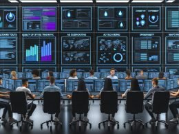 Dynamischer Kontrollraum mit digitalen Dashboards, auf denen Ad-Revenue-Statistiken, Traffic-Qualität und Viewability-Heatmaps angezeigt werden. Mehrere Fachleute optimieren Werbeplatzierungen auf Bildschirmen, Tablets und Laptops.
