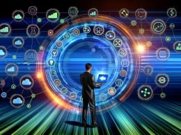 Stilisiertes Titelbild mit vernetzten Datenströmen zwischen Geräten, Tracking-Tool-Icons und einer Person im Cockpit vor digitalem Hintergrund in kühlen Blautönen mit orange-grünen Akzenten.