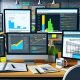 Moderner Arbeitsplatz mit Monitoren voller Ad-Analytics, Heatmaps, Code für Werbeplatzierung, digitalen Anzeigen und Notizbuch mit Yield-Optimierungsnotizen.