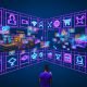 Futuristische Werbelandschaft mit Yahoo Gemini Ads: Holografische Anzeigen schweben in urbaner und virtueller Umgebung, Menschen interagieren mit AR-Brillen und Smartphones; Infografik, technische Architektur, Security-Visualisierung und Metaverse-Szenen geben Einblicke in moderne Werbetechnologien.