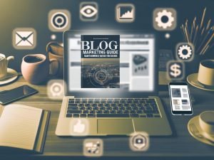 Laptop auf unaufgeräumtem Schreibtisch mit Kaffeetassen, Notizbüchern, Smartphone mit Analyse-Apps und verschwommenen SEO-Tool-Icons im Hintergrund, Blogtitel leuchtet darüber.