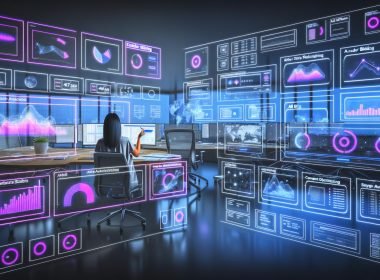 Digitaler Workspace mit mehreren Bildschirmen, die dynamische Werbeanalysen, A/B-Test-Ergebnisse und Gebotsdiagramme zeigen. Im Vordergrund ein Marketer, umgeben von Interface-Elementen zu Header Bidding, Yield Optimierung und Consent Management.