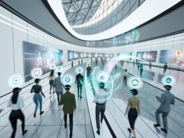 Futuristische virtuelle Einkaufswelt mit Avataren in XR-Headsets, dynamischen digitalen Werbebannern und transparenten Echtzeit-Overlays in einer eleganten Umgebung.