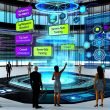 Futuristisches Büro mit Performance-Marketing-Team vor einem Hightech-Screen, der farbige Datenflüsse, Tag Management, Data Layer, Consent und Server-Side Tracking zeigt.
