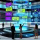 Futuristisches Büro mit Performance-Marketing-Team vor einem Hightech-Screen, der farbige Datenflüsse, Tag Management, Data Layer, Consent und Server-Side Tracking zeigt.