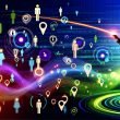 Titelbild einer digitalen Collage mit tanzenden Datenströmen, Tracking-Pixeln, Avataren, Smartphone- und Laptop-Silhouetten, im Vordergrund ein Marketer mit VR-Brille und Laserpointer vor Zielgruppen-Clusters.