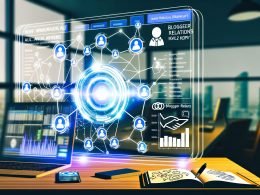 Futuristisches Büro-Setting 2025 mit moderner Benutzeroberfläche, Blogger-Profilen, Daten-Tools, KPIs, Laptop mit Blogger-Relations-Software, Smartphone und Notizen.
