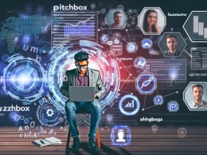 Stylischer junger Marketer mit Laptop, umgeben von BuzzSumo-, Pitchbox- und Ahrefs-Icons, schreibt personalisierte Outreach-E-Mails mit Datenströmen und Social-Media-Charts im Hintergrund.