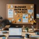 Zwei Personen an großem Schreibtisch mit Laptops, SEO-Dashboard und E-Mail-Fenstern, Pinnwand mit Blogger-Outreach-Begriffen, digitales und produktives Office-Setting.
