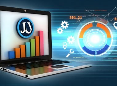 Titelbild mit Laptop und Joomla-Logo, großem SEO-Diagramm mit Ranking-Anstieg sowie technischen Icons vor Suchmaschinenergebnissen und Netzwerkstrukturen