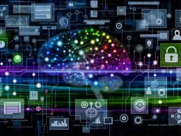 Dynamische, futuristische Collage mit mehrfarbigen Datenströmen, die in ein kristallines neuronales KI‑Netzwerk fließen; schwebende Dashboards mit Charts, Ads, Produktbildern, Code sowie Privacy‑, Edge‑, Governance‑ und Compliance‑Symbolen.