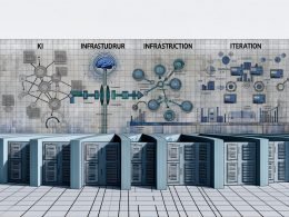 Dynamisch illustrierter digitaler Workspace mit drei verknüpften Säulen: KI als neuronales Netz mit Marketing‑Icons, Infrastruktur mit vernetzten Servern, Dashboards und Event‑Streams, Iteration als Test‑und‑Learn‑Schleife mit A/B‑Grafiken, Bandit‑Armen und Metrik‑Dashboards; im Hintergrund verblassende PDFs und Chat‑Apps, vorn glänzende Datenpipelines, kreative Assets und Compliance‑Checklisten; klare Linien, blau‑graue Palette.