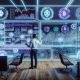 Hochmoderner Trading-Desk mit mehreren transparenten holografischen Bildschirmen; ein Investor betrachtet ein Dashboard mit quantitativen Portfolio-Metriken, Risikoindikatoren und Echtzeit-Sentiment; Blockchain-Logos, Trading-Bots und KI-Neural-Netzwerke in kühlen Blau-/Violetttönen; nüchterne, datengetriebene Stimmung.