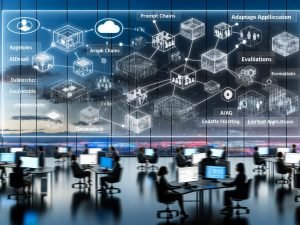 Hightech-Arbeitsplatz mit Team an Monitoren und digitalen Dashboards; Flowchart zeigt modulare KI-Bausteine (Prompt Chains, Agents, RAG, Evaluation), Datenströme zwischen On-Premise und Cloud, Guardrails für SEO/Ads/E-Mail und Compliance, Vektor-Datenbanken, ETL, A/B-Tests; Kobold-Maskottchen leuchtet den Weg aus veralteten Tabellen und Folien.