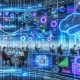 Moderne, dynamische Illustration eines High-Tech-Büros: holografisches Dashboard mit fließenden Daten, KI-Symbolen (Gehirn, Zahnräder, Code, neuronale Netze) und KPI-Charts; diverse Fachkräfte arbeiten an Laptops mit generativen KI-Tools, Chatbots, Automatisierung und Visualisierung; große Displays mit Daten-Pipelines, Modellregistries und Token-Budgets; Edge-Gerät mit lokaler KI-Inferenz; Symbole für Datenschutz (Vorhängeschloss, EU-Flagge), Ethik (Hand mit Waage) und Compliance.