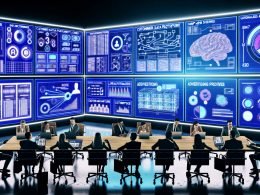 Hightech-Marketing-Kontrollraum mit großen Screens voller Dashboards, Echtzeit-Analytics und Diagrammen neuronaler Netze; ein diverses Team optimiert Kampagnen an Laptops und Tablets, ein Serverrack leuchtet; vorn kontrastieren chaotische Bauchgefühl-Notizen mit klaren, automatisierten Workflow-Diagrammen.