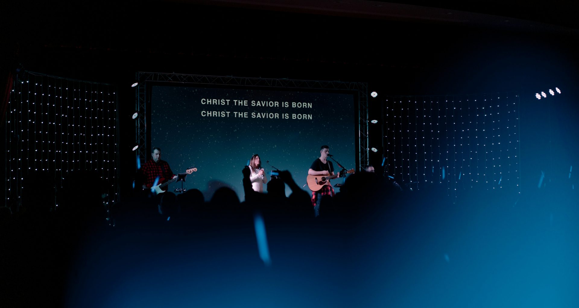 menschen-im-konzert-_z5XmBSli4A