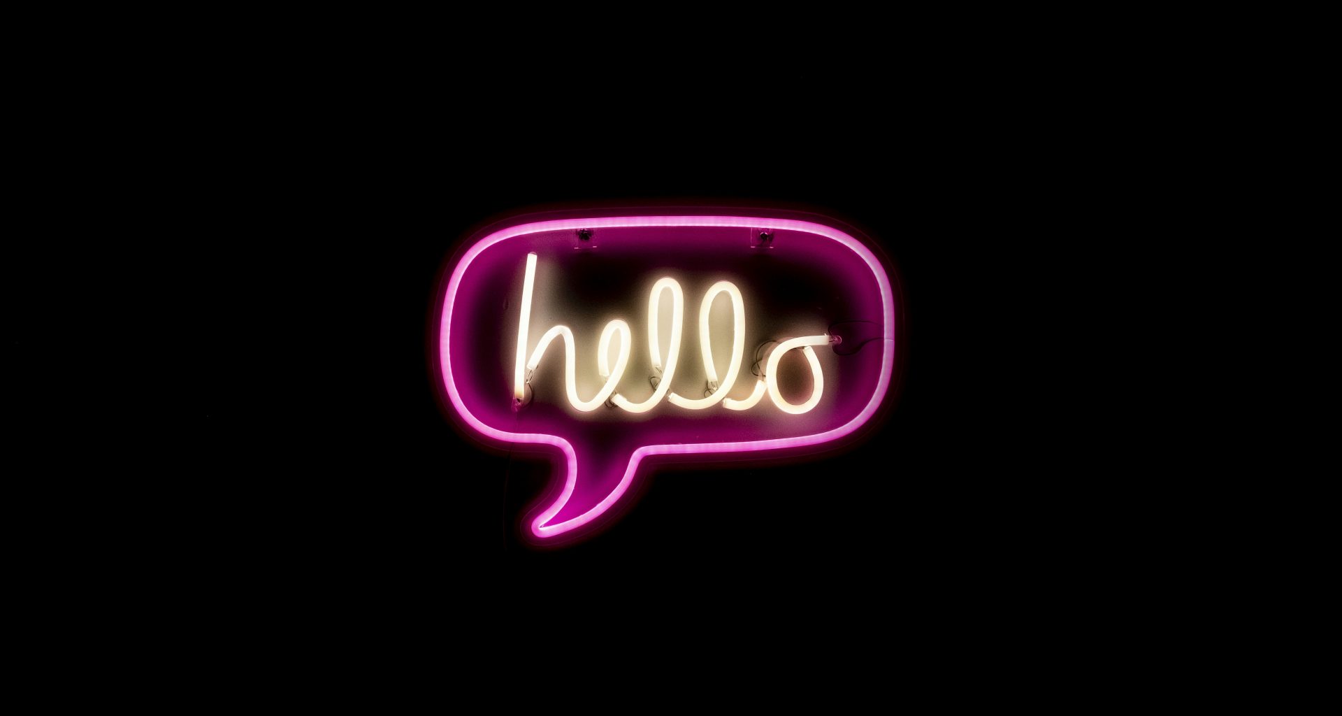 rosa-und-gelbes-hallo-neonlicht-3SIXZisims4