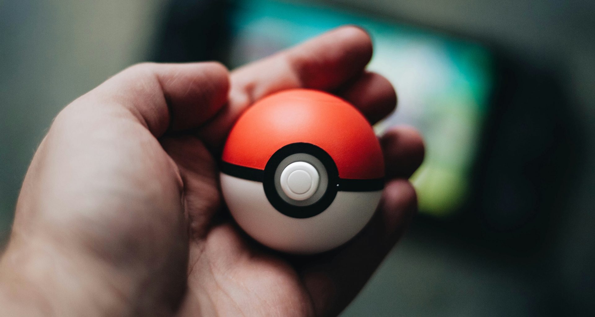pokemon-pokeball-spielzeug-J1IbThTQJoY