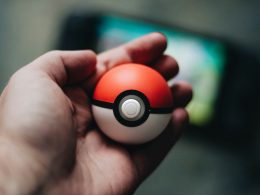 pokemon-pokeball-spielzeug-J1IbThTQJoY