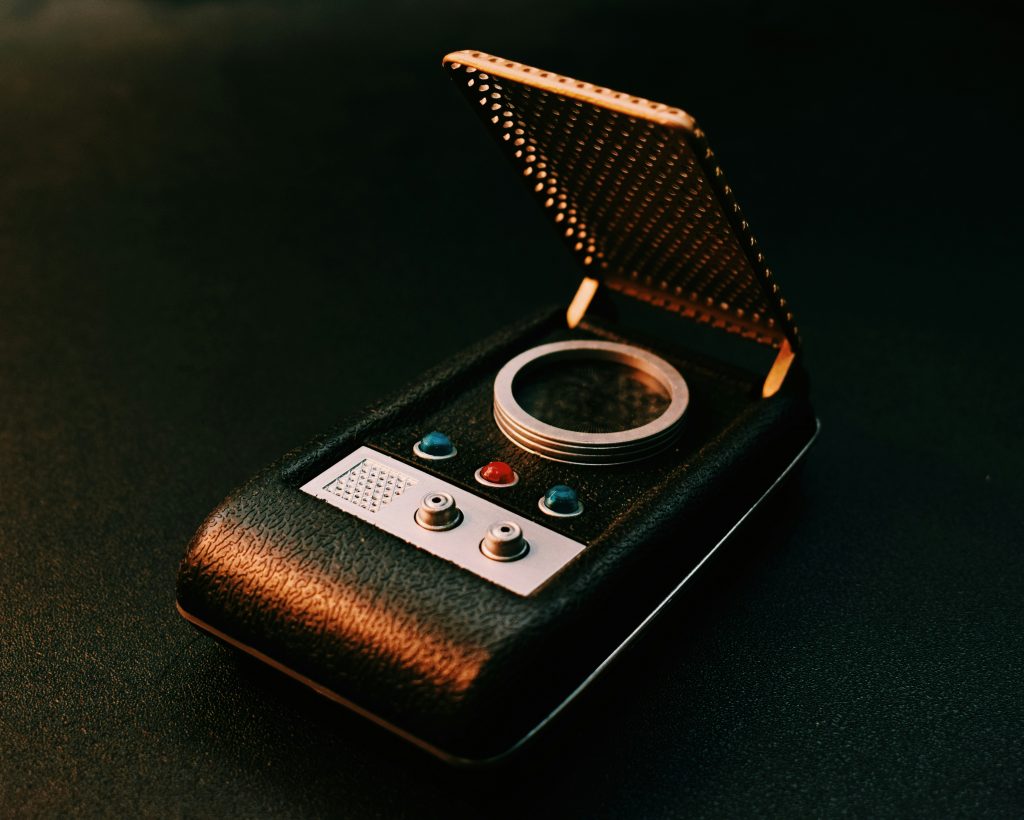 rechteckiges-schwarzes-digitales-gerat-qa9EuWPsgFU