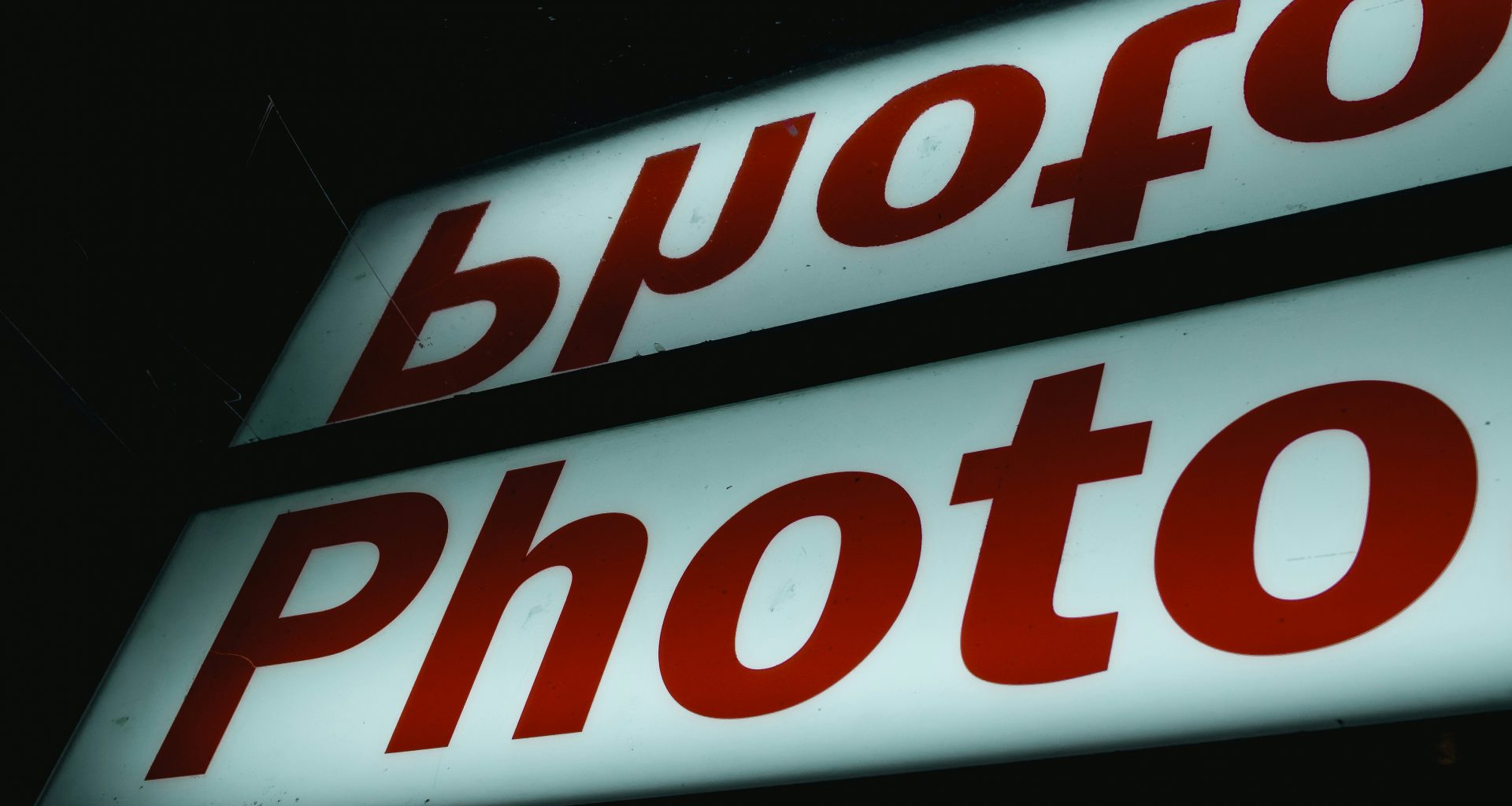 rot-weiss-fotobeschilderung-Y5yV67gFirU