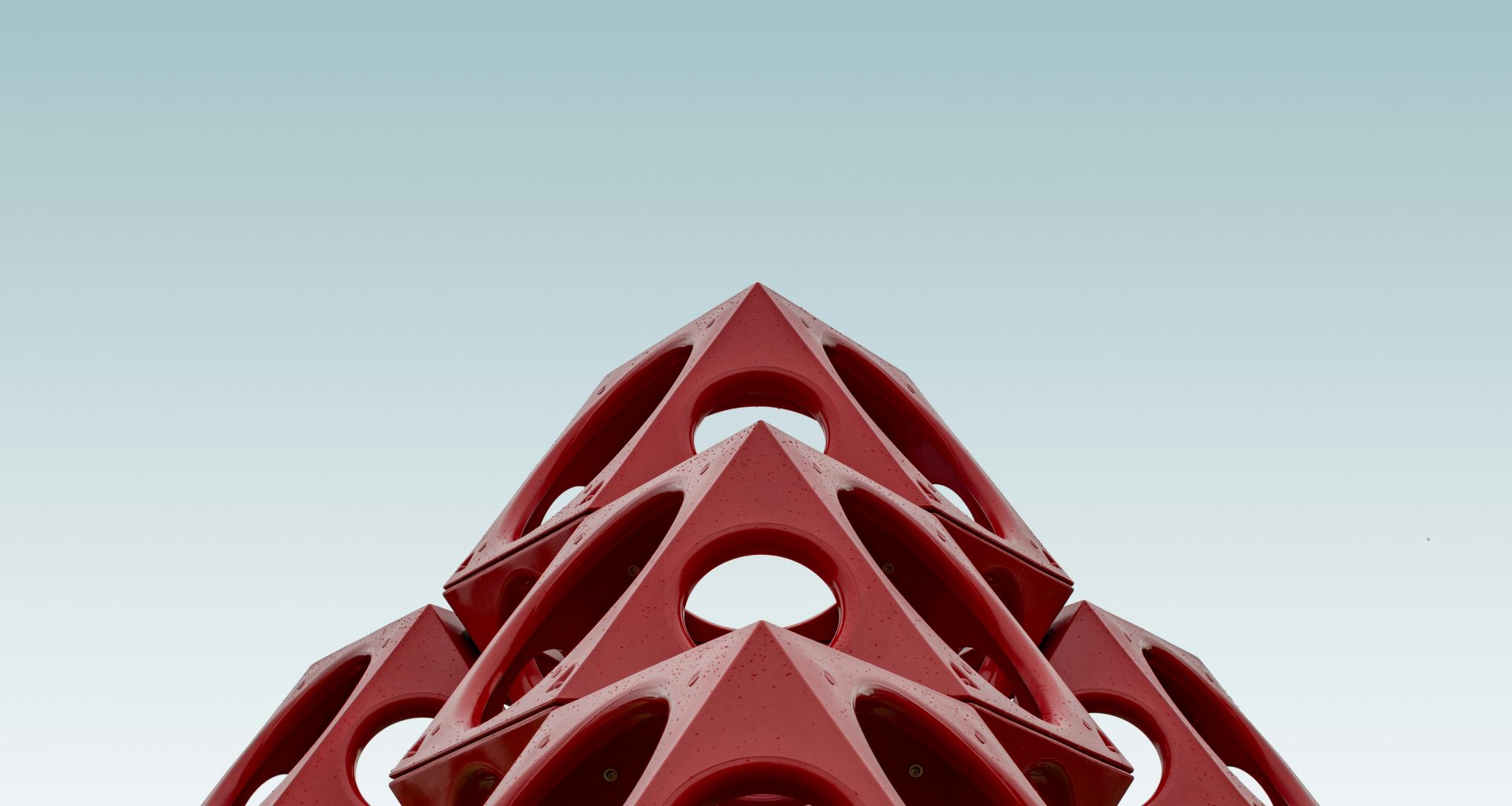 rote-geometrische-struktur-ezZVTCO1qcc