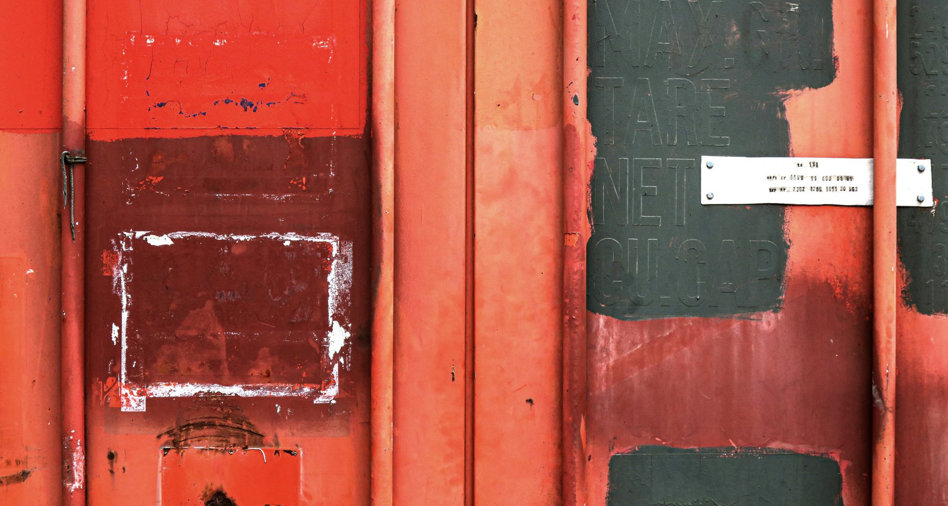 rote-metallbox-cDRh3IPHLII