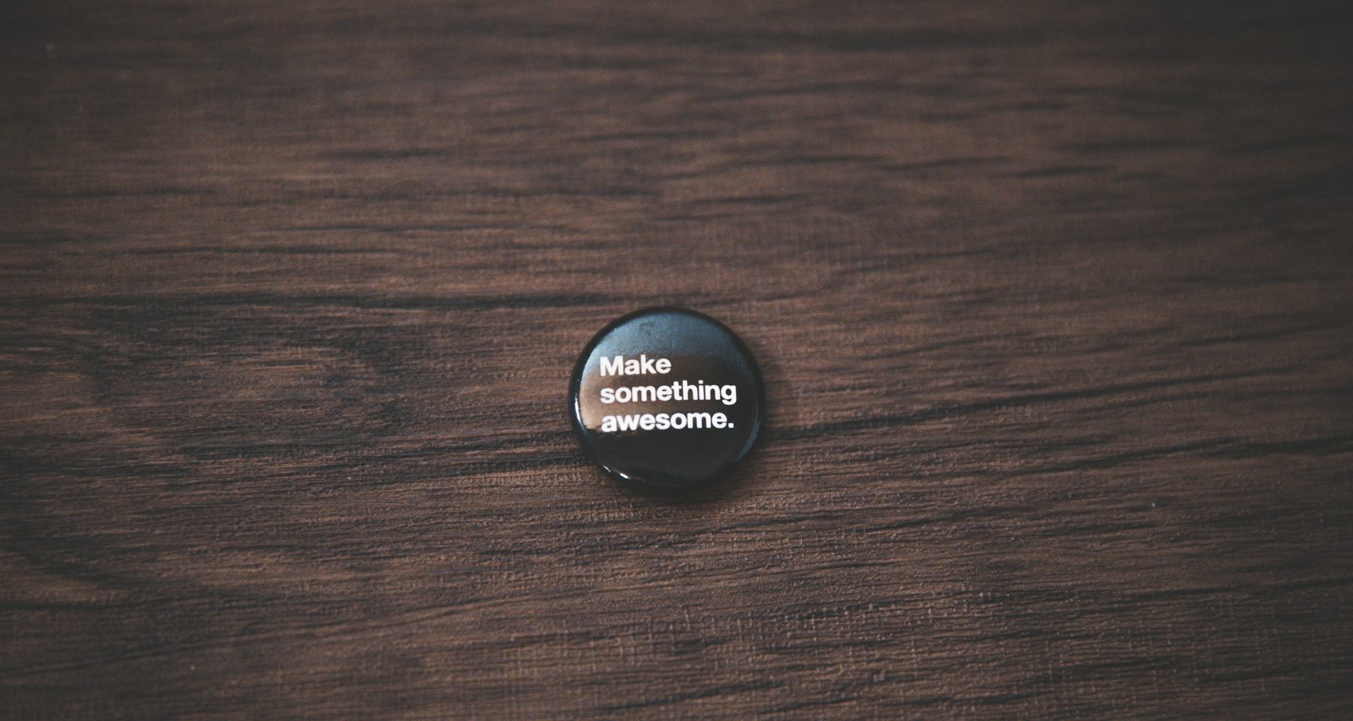 runder-bedruckter-knopf-XyCY1lC3p3E