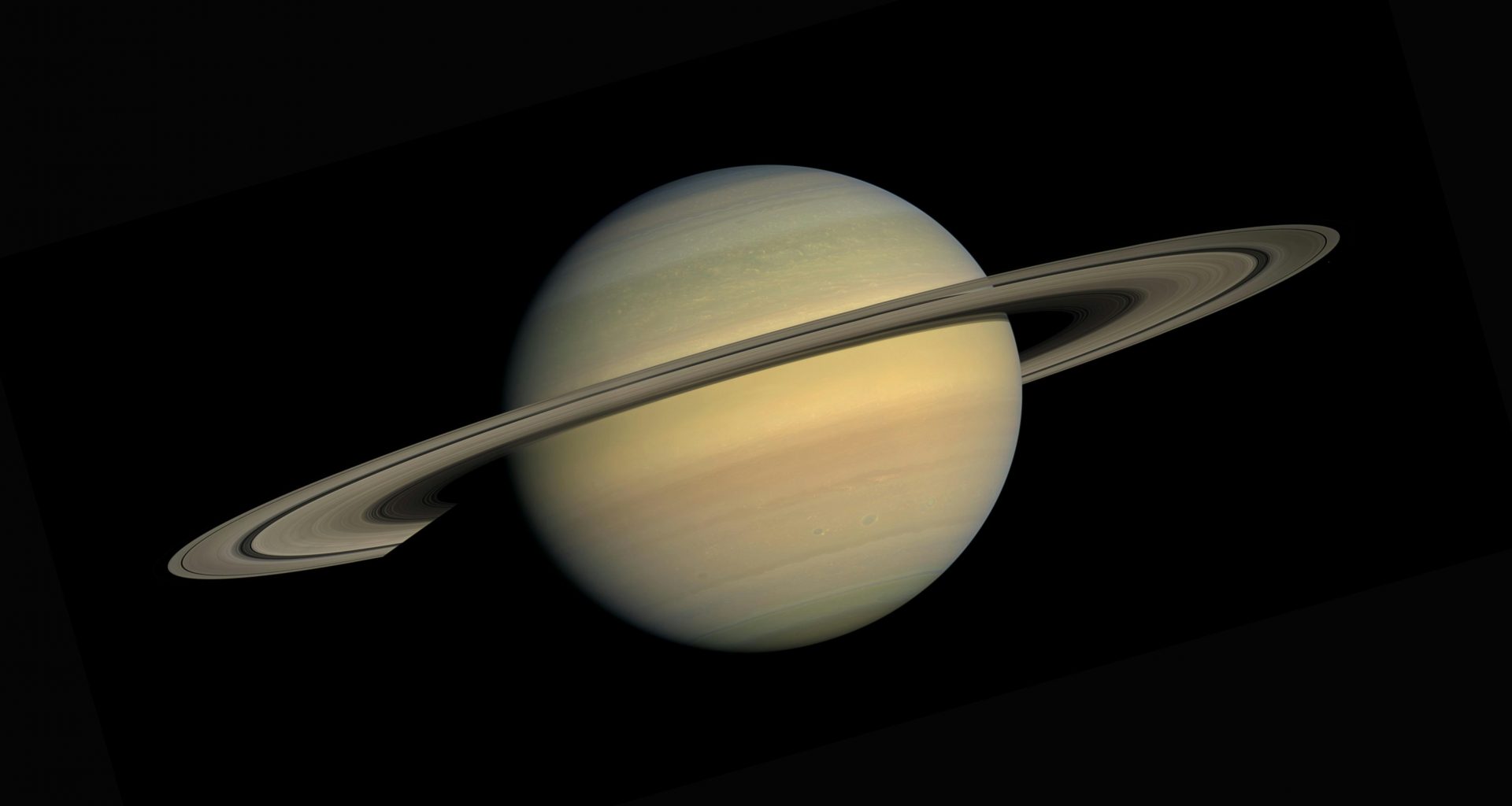 saturn-und-seine-ringe-2W-QWAC0mzI