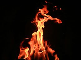 selektive-fokusfotografie-des-feuers-uNsl7UOr_Ec