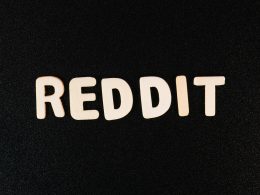 das-wort-reddit-in-weisser-schrift-auf-schwarzem-hintergrund-CywtL_-MUkU