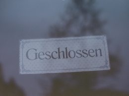 weisse-und-schwarze-nichtraucherbeschilderung-1b_EvtZy_is