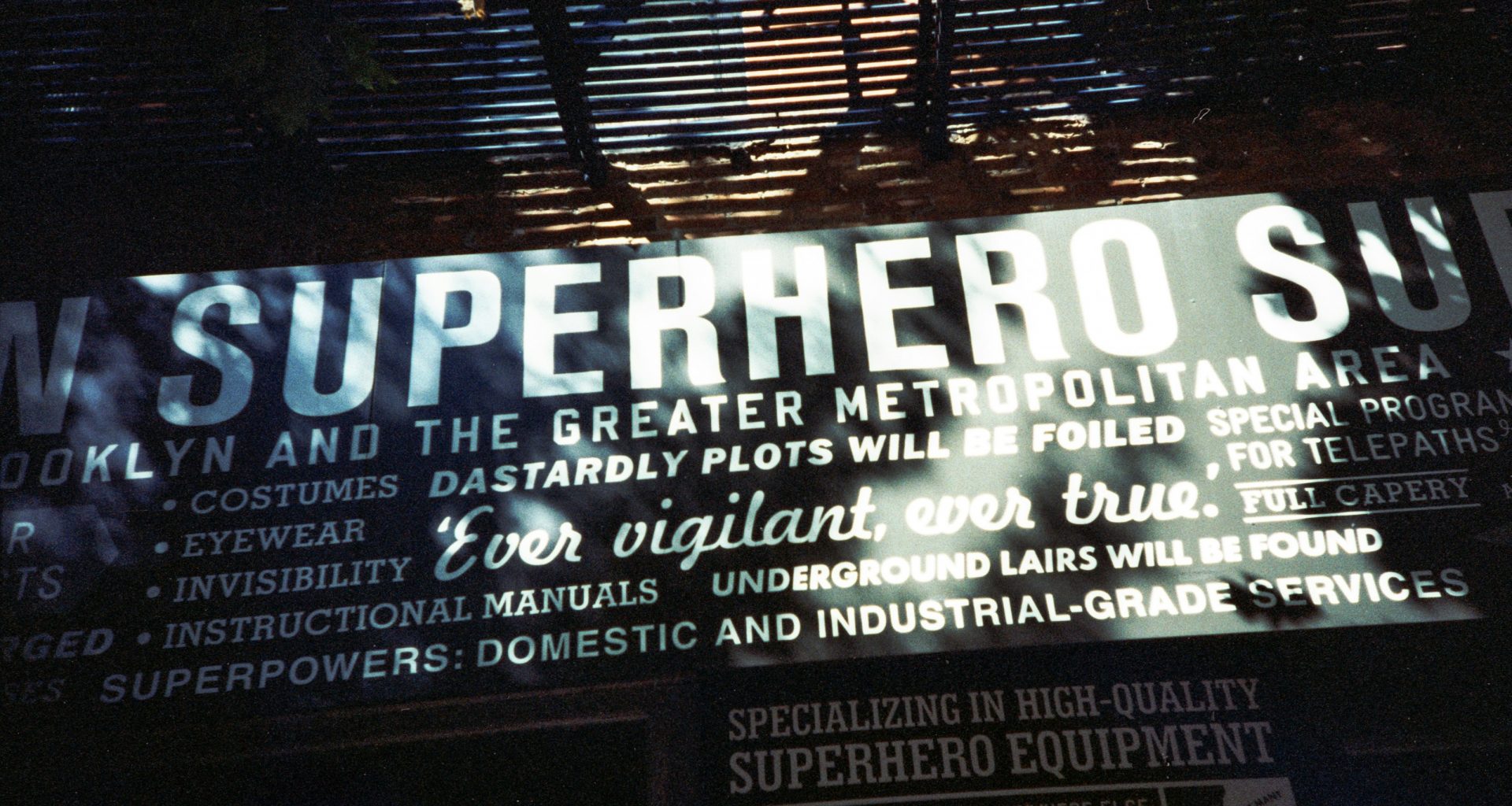 weisses-und-schwarzes-zitat-board-wr0Gx9MsSi0