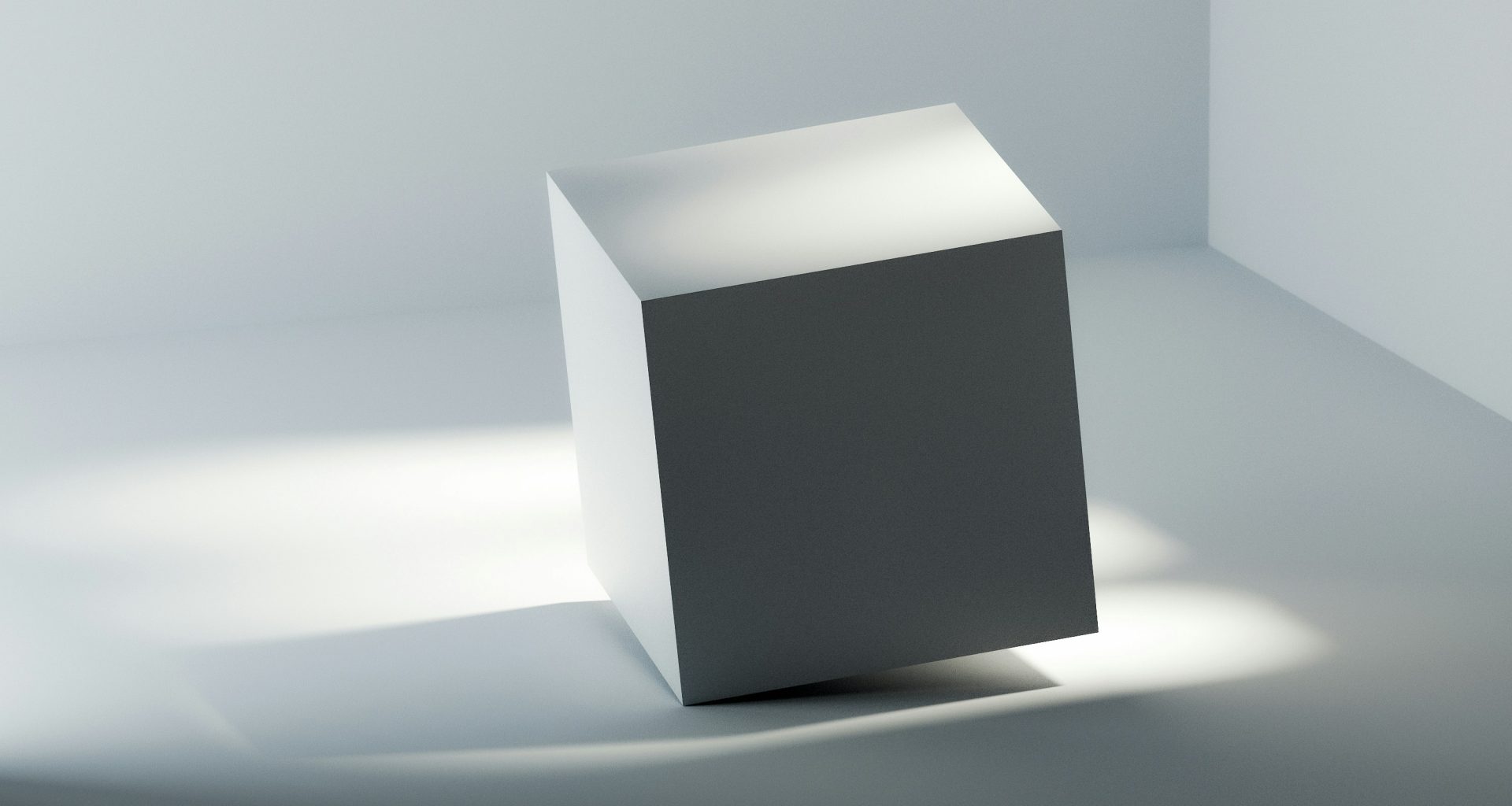 weisser-kasten-auf-weissem-tisch-PpgY7sjpf_0