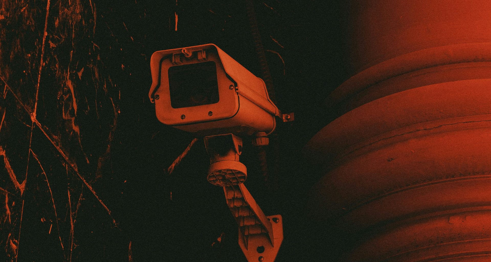 weisse-bullet-kamera-8EYMcqG5GRU