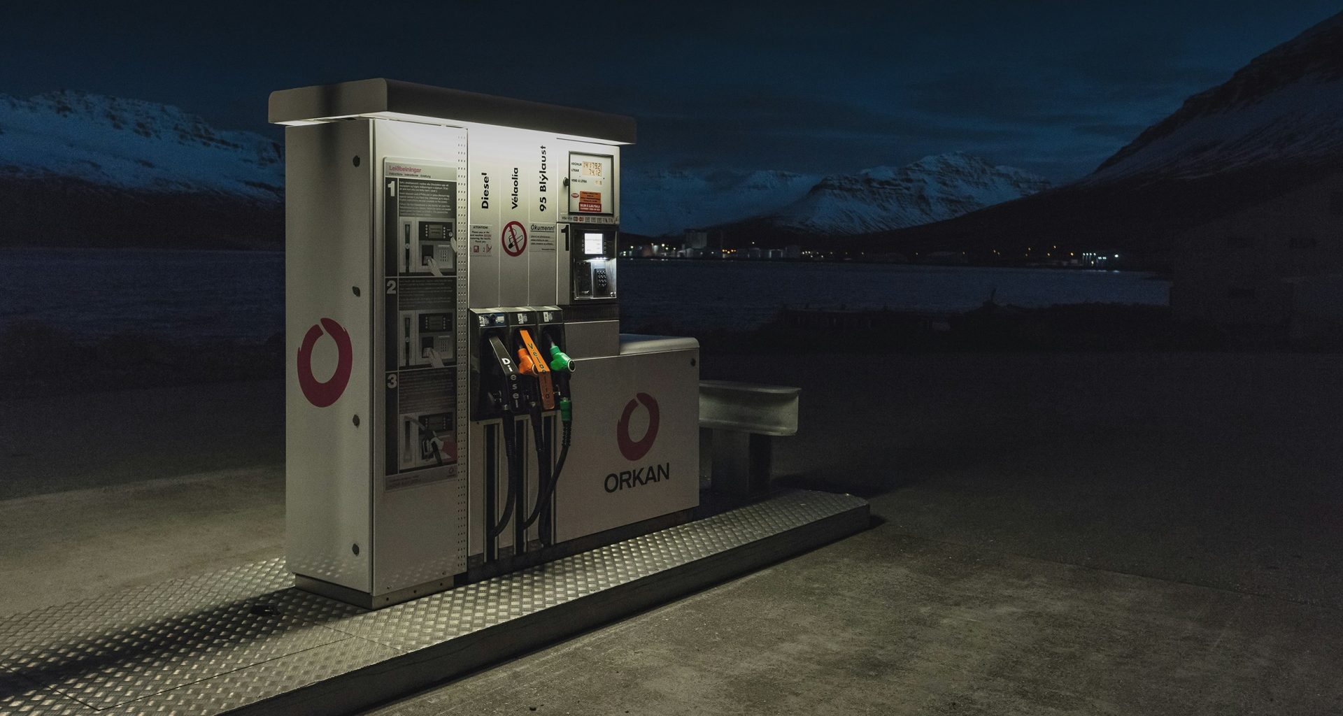 weisse-orcan-tankstelle-d5PYB17O9jE