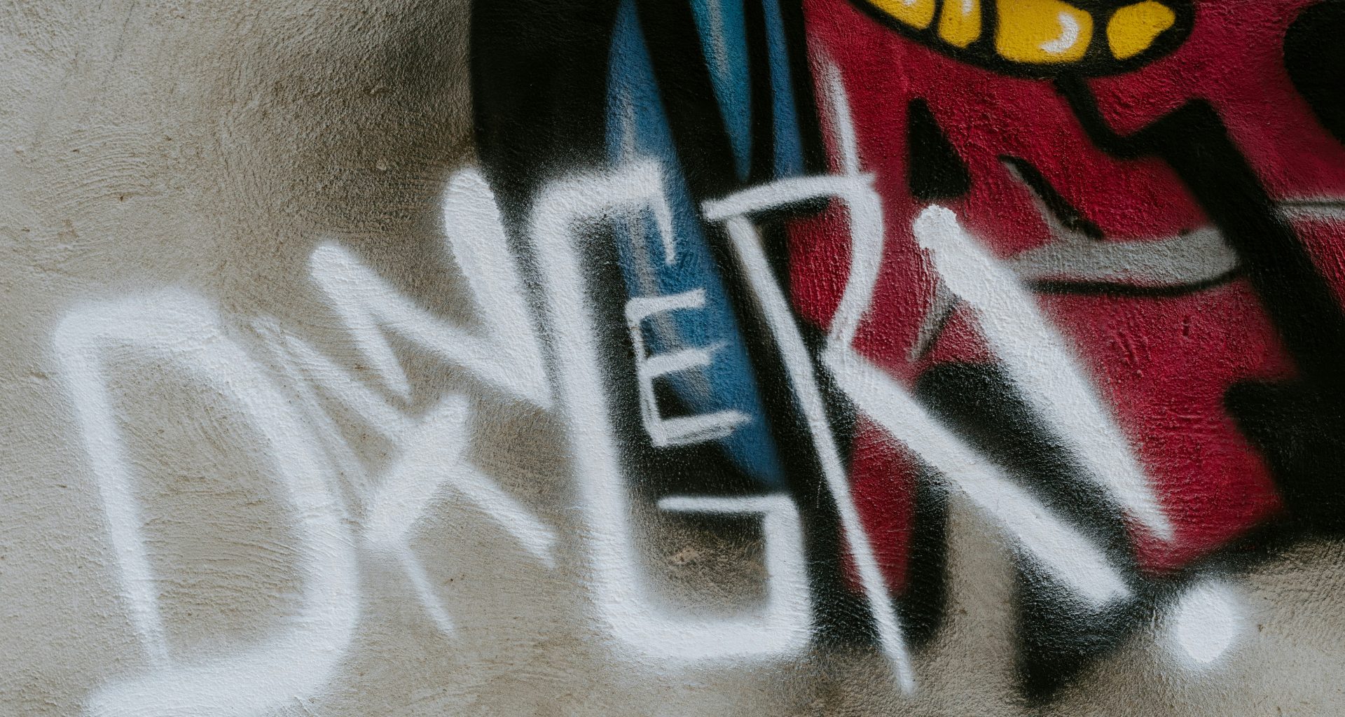 weisses-rotes-und-blaues-textil-6g0iZ9r6VTY