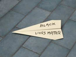 gelbes-und-schwarzes-rauchverbotsschild-CWO2pj4W6f0