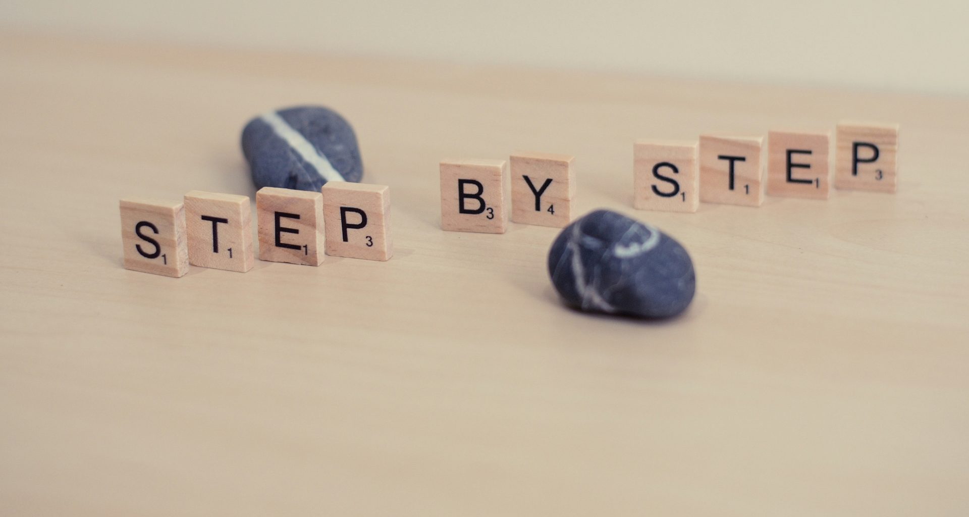 eine-nahaufnahme-eines-spielbretts-e04R6GDZdvY