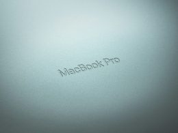 eine-nahaufnahme-eines-macbook-pro-logos-G5OckJvgb8o