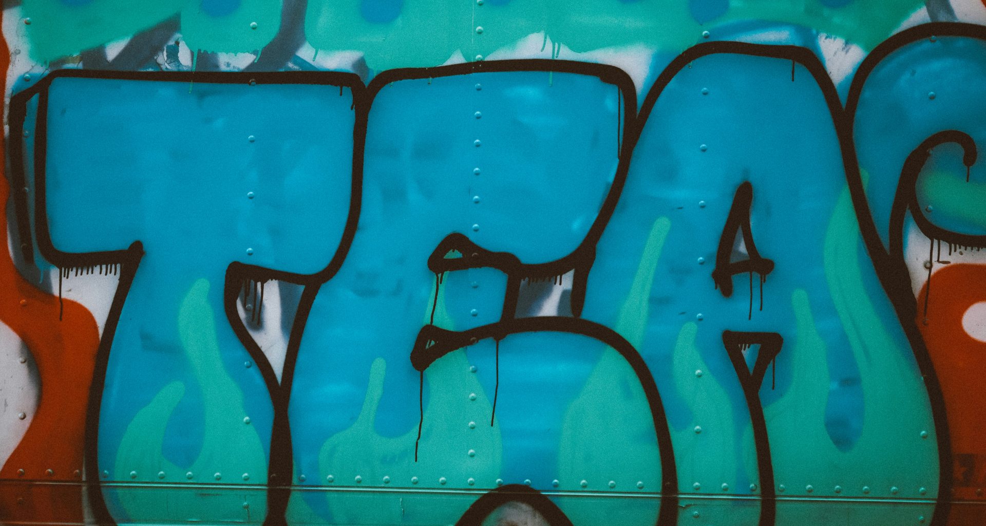 nahaufnahme-einer-bemalten-wand-Jc2_Sn7BNa0