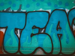 nahaufnahme-einer-bemalten-wand-Jc2_Sn7BNa0