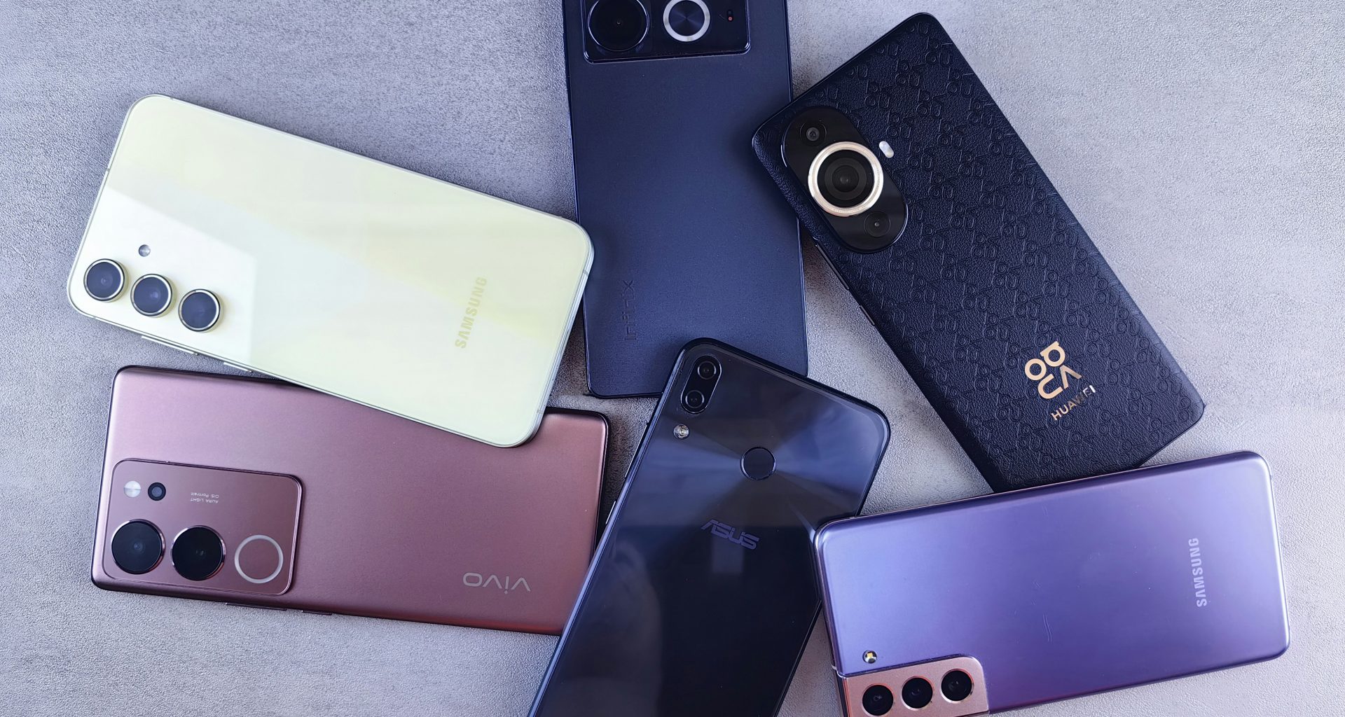 eine-gruppe-von-handys-die-nebeneinander-sitzen-b7kuZqePwVU