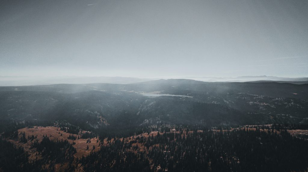 luftaufnahme-der-stadt-bei-nacht--LR49cOsDR0