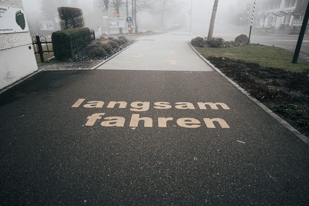 schwarz-weiss-i-love-you-strassenschild-drucken-L0UNQi_3mhY