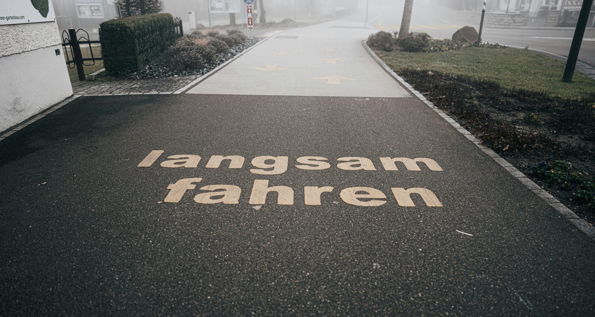 schwarz-weiss-i-love-you-strassenschild-drucken-L0UNQi_3mhY